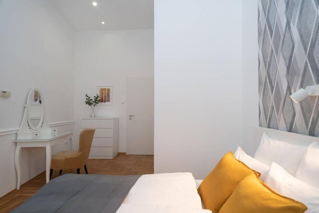 Best Located, 150 M2 5 Bedrooms Apt., Budapest Exterior photo