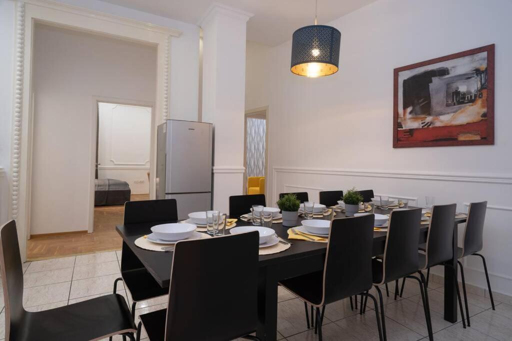 Best Located, 150 M2 5 Bedrooms Apt., Budapest Exterior photo