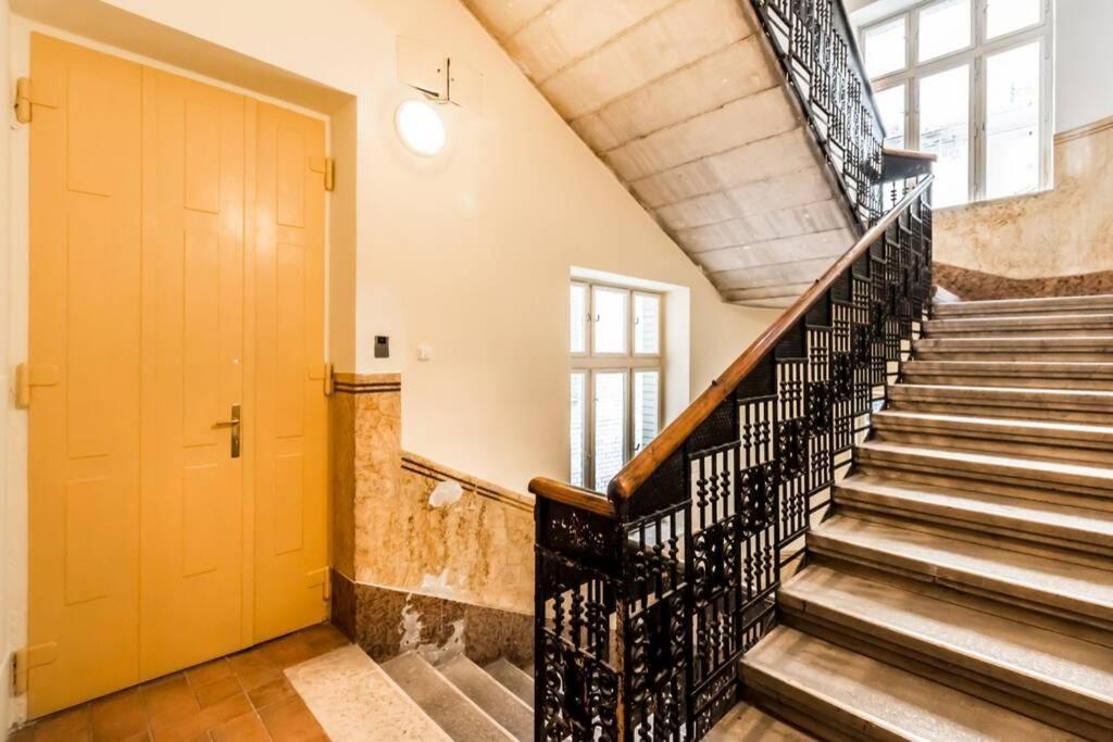 Best Located, 150 M2 5 Bedrooms Apt., Budapest Exterior photo