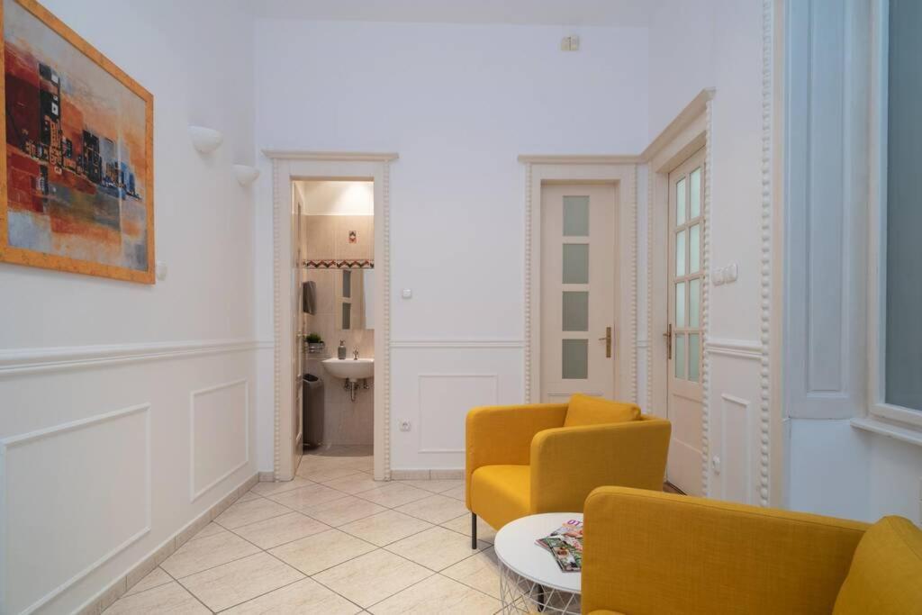 Best Located, 150 M2 5 Bedrooms Apt., Budapest Exterior photo