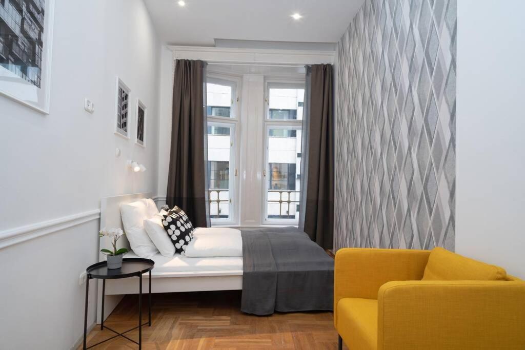 Best Located, 150 M2 5 Bedrooms Apt., Budapest Exterior photo